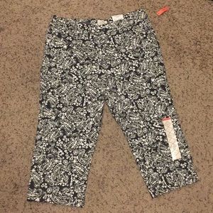 Crop black and white Capri pant